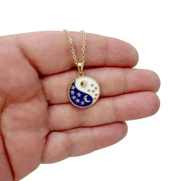 Ying Yang gold medallion necklace, bestfriend gift sun moon star coin jewelry - Picture 6 of 12